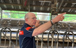 Brandweerman+geeft+voorlichting+over+preventie+stalbranden