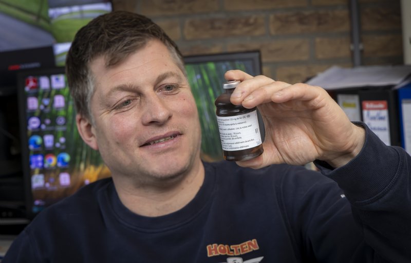 Sinds de eerste behandeldag in 2025 krijgt elke big op Vorkinks' bedrijf op levensdag vier een injectie met 1,5 milliliter ijzer en het coccidiënmiddel.